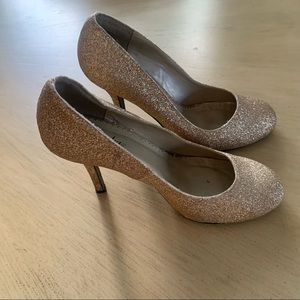 Sparkly Gold Pumps by Paprika. Size 8.5.
